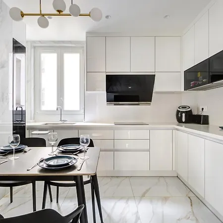 Parisian Elegance - Luxury In Daumesnil Paris